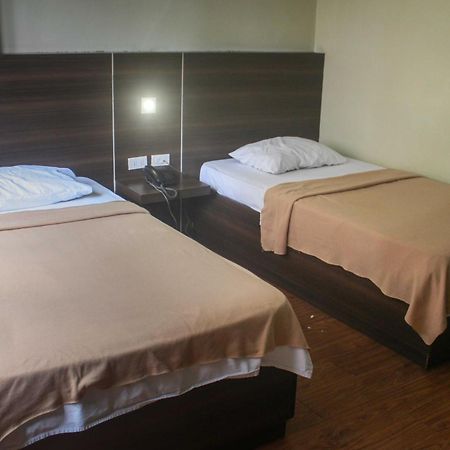 Oyo 1011 First Hotel Manila Ngoại thất bức ảnh