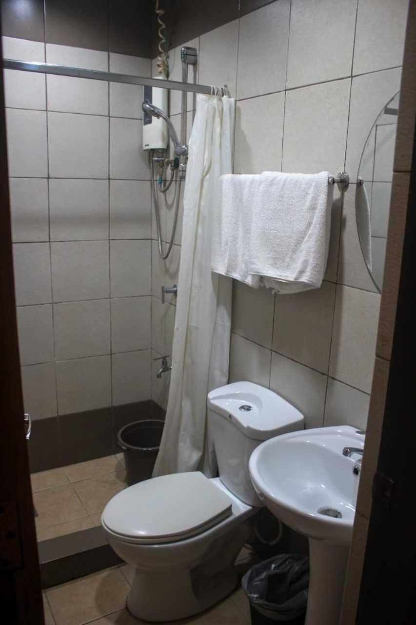 Oyo 1011 First Hotel Manila Ngoại thất bức ảnh