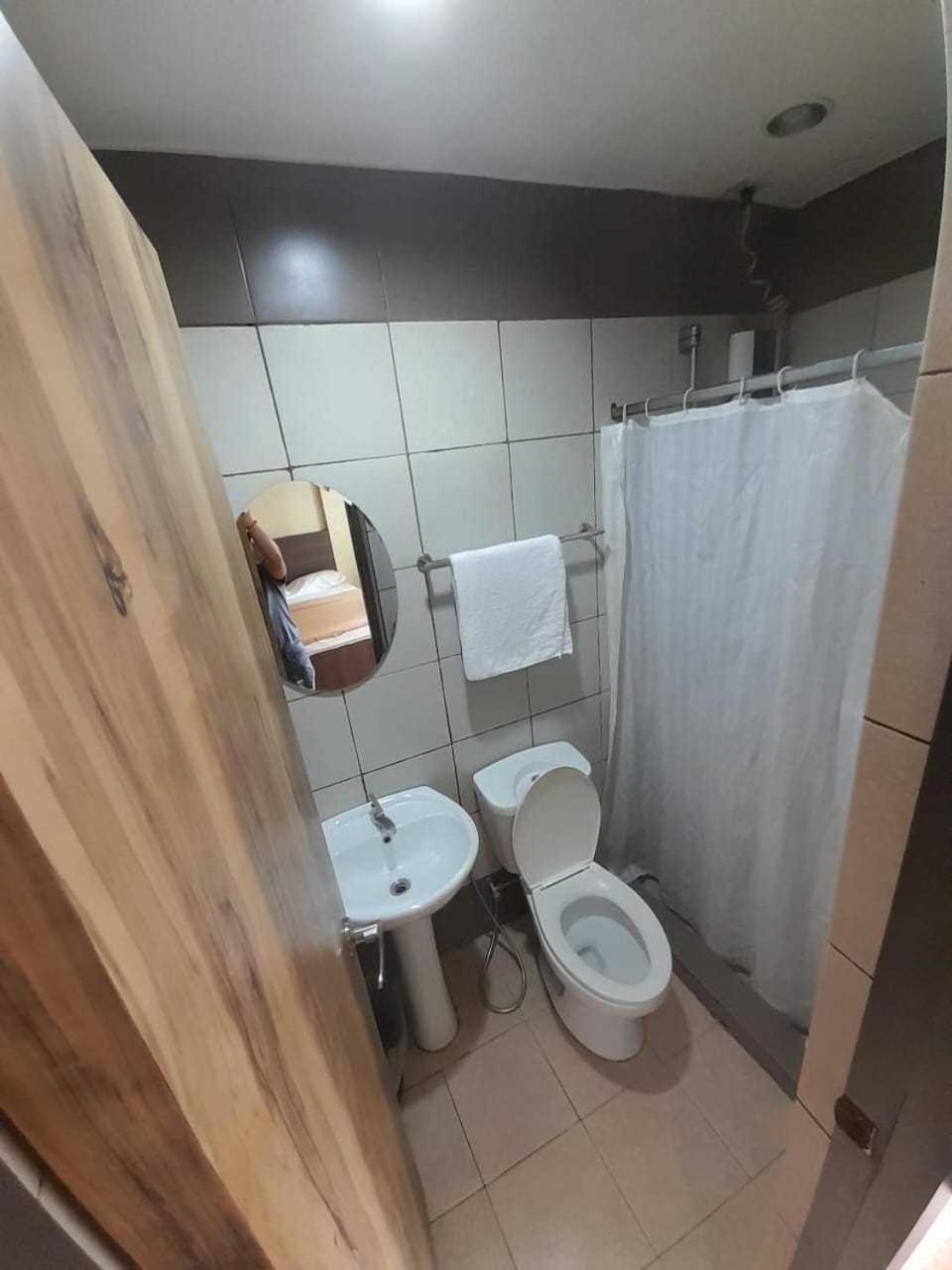 Oyo 1011 First Hotel Manila Ngoại thất bức ảnh