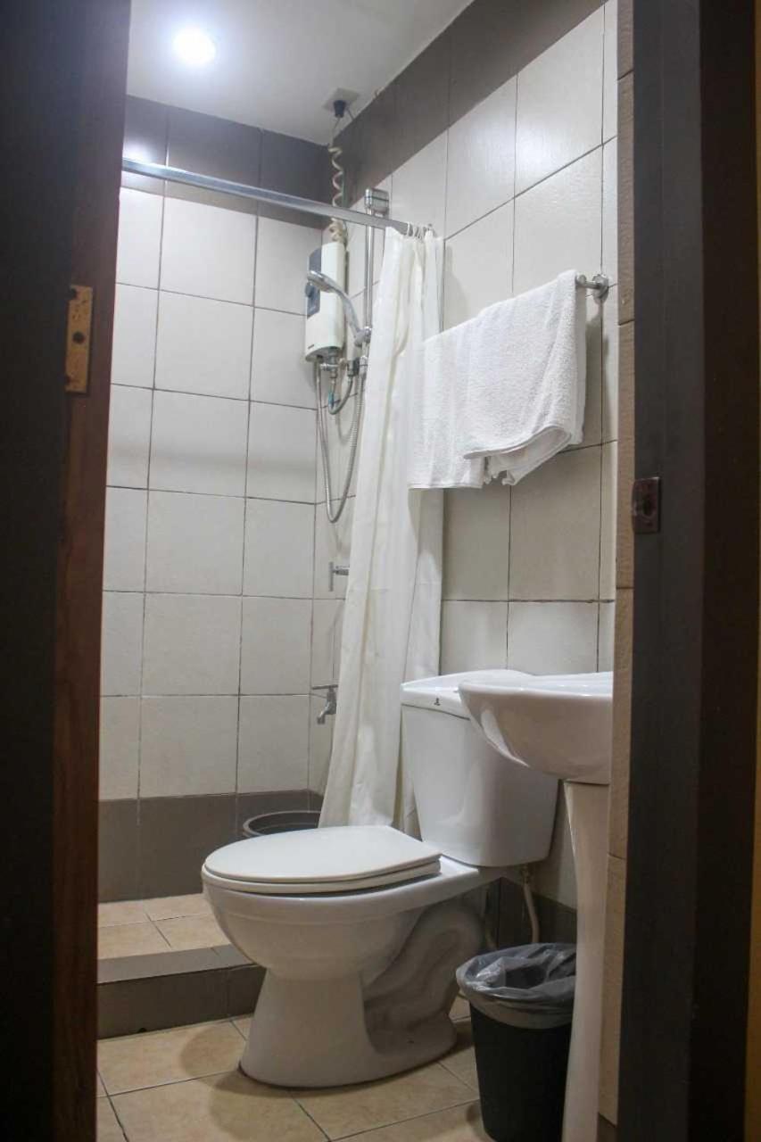 Oyo 1011 First Hotel Manila Ngoại thất bức ảnh