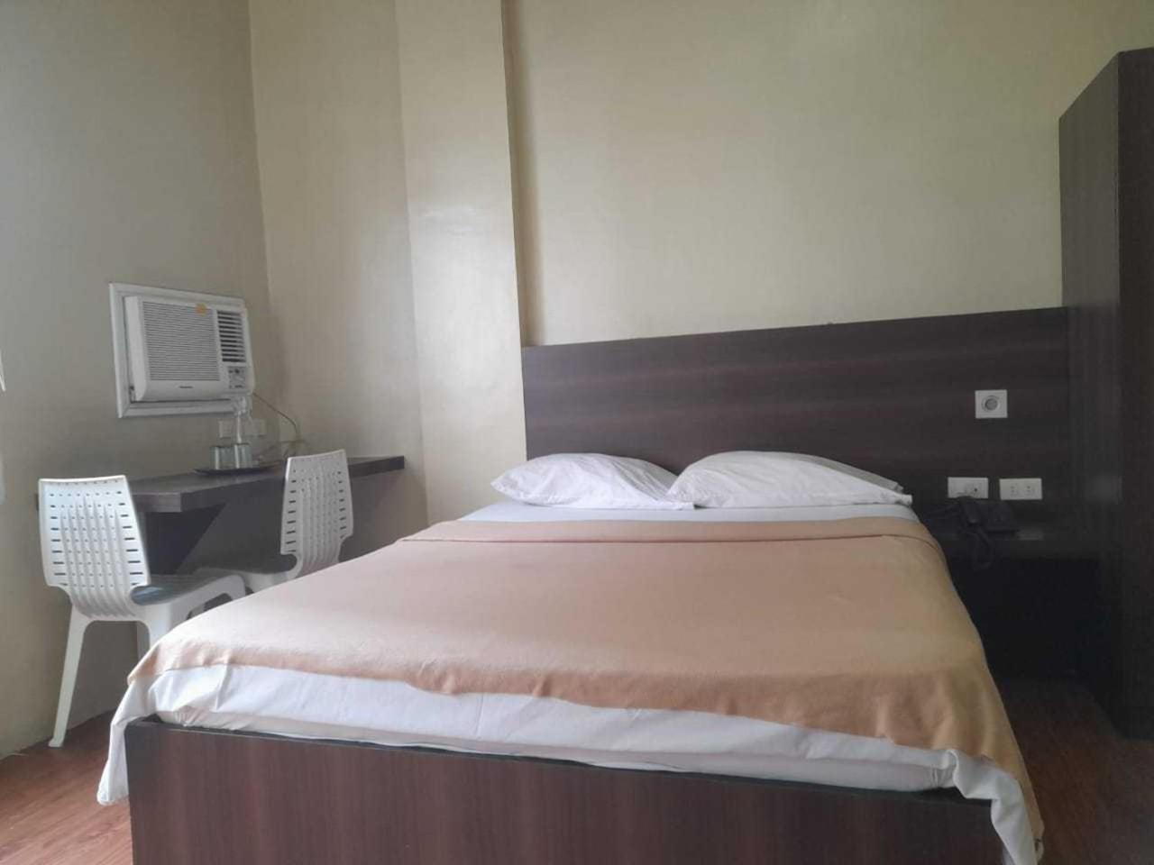 Oyo 1011 First Hotel Manila Ngoại thất bức ảnh