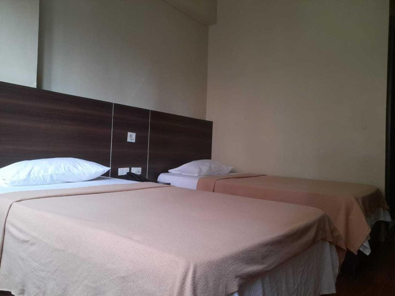 Oyo 1011 First Hotel Manila Ngoại thất bức ảnh